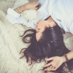 Badan Terasa Kaku saat Bangun Tidur? Waspadai Gejala Ini!
