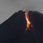 Gunung Lewotobi Laki-laki Meletus, Muntahkan Abu Vulkanik Setinggi 1.000 Meter