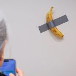 Pengusaha Ini Makan Pisang Karya Seni yang Dibeli Seharga Rp95 M