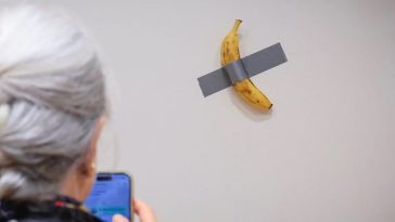 Pengusaha Ini Makan Pisang Karya Seni yang Dibeli Seharga Rp95 M