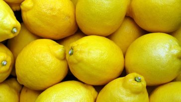 Ketahui 5 Efek Samping Akibat Terlalu Sering Minum Air Lemon