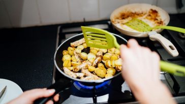 Waspada! Spatula Plastik Hitam Daur Ulang Mengandung Bahan Kimia Berbahaya