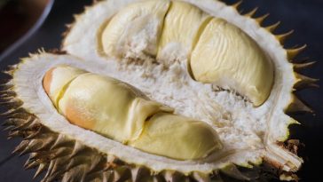 5 Tips Aman Makan Durian agar Tidak Mengganggu Kesehatan