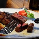 Hindari 5 Kesalahan Ini Saat Makan Steak di Restoran
