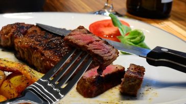 Hindari 5 Kesalahan Ini Saat Makan Steak di Restoran