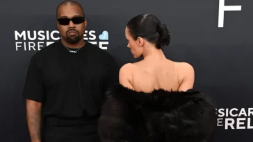 Bianca Censori Istri Kanye West Bikin Gaduh Grammy Awards 2025, Ini Sosoknya!