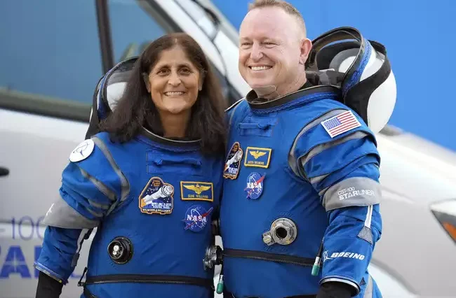 Nyaris Setahun Terjebak di Luar Angkasa, 2 Astronot Ini Akhirnya Berhasil Pulang