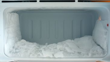 4 Penyebab Bunga Es Numpuk di Freezer dan Cara Cegahnya
