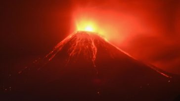 Gunung Lewotobi Meletus, Sembur Abu Vulkanik 4 Km dan Dentuman Keras