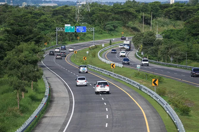 Inilah 10 Jalan Tol Berpemandangan Indah di Indonesia
