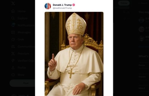 Donald Trump Tuai Kemarahan Usai Unggah Foto AI Dirinya Sebagai Paus
