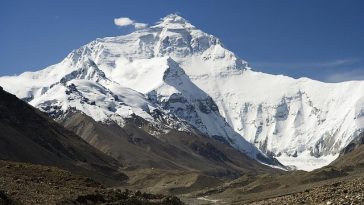 Nepal Bakal Perketat Syarat Pendaki Naik Gunung Everest