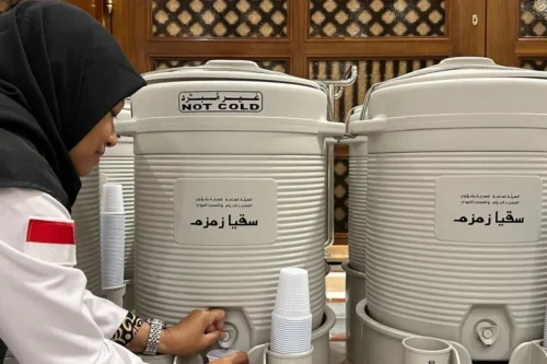 Jamaah Haji Dilarang Bawa Sendiri Air Zamzam ke Indonesia, Ini Penjelasannya