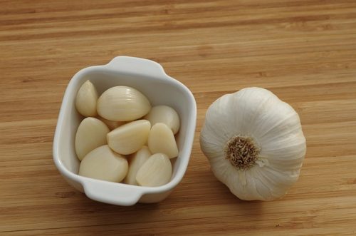 6 Manfaat Kesehatan Jika Rutin Makan Bawang Putih Setiap Hari