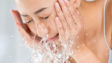 Mana Lebih Baik, Mencuci Wajah Pakai Air Dingin vs Air Hangat?