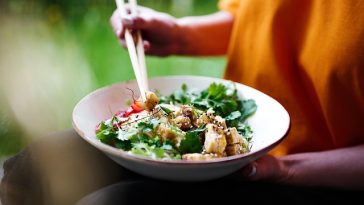 3 Camilan Sehat Rendah Kalori dan Menyehatkan, Termasuk Salad Sayur!