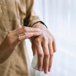 6 Cara Pertolongan Pertama Atasi Kulit Melepuh Akibat Terkena Setrika Panas