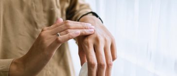6 Cara Pertolongan Pertama Atasi Kulit Melepuh Akibat Terkena Setrika Panas