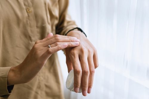 6 Cara Pertolongan Pertama Atasi Kulit Melepuh Akibat Terkena Setrika Panas