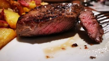 3 Tips Hilangkan Bau Daging Kurban Kambing saat Diolah