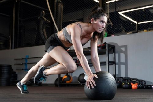 Banyak Digemari, Ini Perbedaan Olahraga Hyrox dengan Crossfit