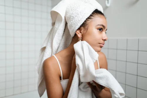 Sudah Mandi tapi Masih Bau Badan? Ketahui 5 Penyebabnya Berikut!