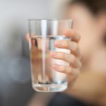 Ini 5 Manfaat Minum Air Dingin dan Risikonya buat Kesehatan
