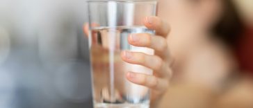 Ini 5 Manfaat Minum Air Dingin dan Risikonya buat Kesehatan