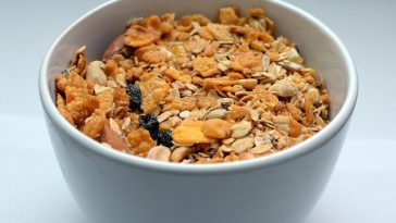 Inilah Manfaat dan Risiko Makan Granola Setiap Hari, Menurut Ahli Gizi