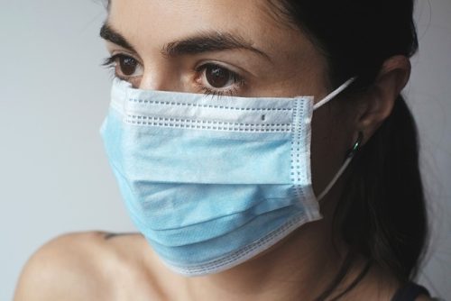 Waspadai Varian Baru COVID Stratus, Gejala Khas Suara Serak