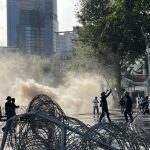 Kena Gas Air Mata saat Demo? Ini Pertolongan Pertama yang Bisa Dilakukan