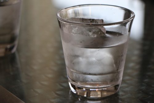 Selain Menyegarkan, Ini 5 Manfaat Minum Air Dingin yang Perlu Diketahui