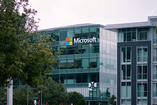 Israel Gunakan Cloud Microsoft untuk Sistem Pengawasan Massal Warga Palestina