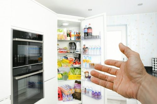 Deretan Makanan dan Minuman yang Tidak Boleh Disimpan di Pintu Kulkas