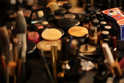 4 Cara Sederhana Merawat Produk Makeup Agar Terhindar dari Bakteri