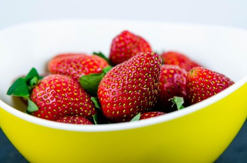 12 Buah dan Sayuran Ini Mengandung Pestisida Paling Tinggi
