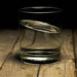 6 Manfaat Minum Segelas Air Hangat Setelah Bangun Tidur Setiap Hari, Konsumsi Rutin!