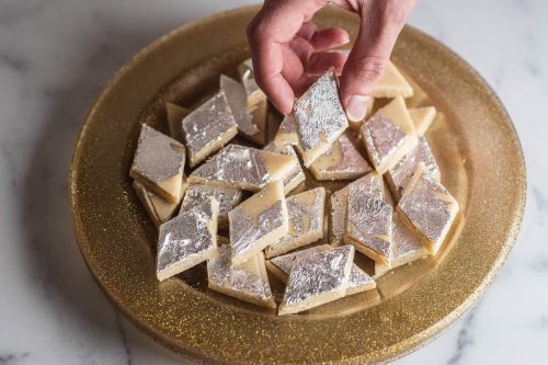 7 Manisan yang Khas Saat Perayaan Diwali, Ada Kaju Katli!