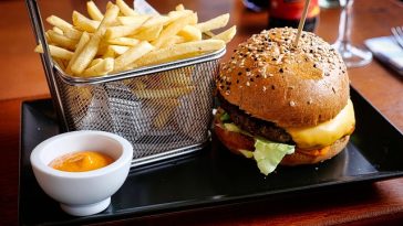 Studi: Darah dan Urine Bisa Deteksi Seberapa Banyak Kamu Makan Junk Food