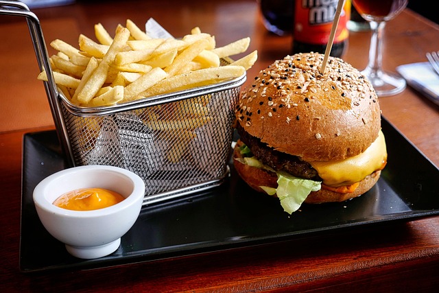 Studi: Darah dan Urine Bisa Deteksi Seberapa Banyak Kamu Makan Junk Food