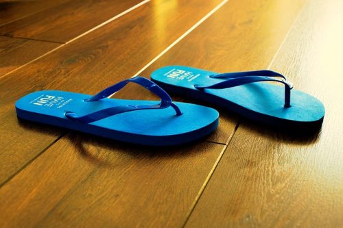Bukan Sandal Jepit, Ini Jenis Alas Kaki yang Disarankan untuk Naik Pesawat