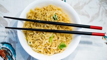 Jangan Asal Campur! 3 Makanan Ini Bikin Mi Instan Jadi Pemicu Masalah Kesehatan