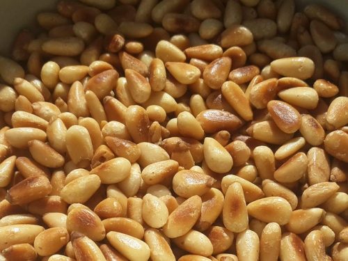 9 Manfaat Kacang Pinus, dari Turunkan Gula Darah hingga Jaga Jantung