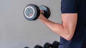 Inilah 6 Area Paling Banyak Kuman di Gym, Termasuk Barbel!