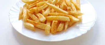 7 Makanan Ini Bisa Bikin Wajah Kelihatan Tua, Termasuk Kentang Goreng!