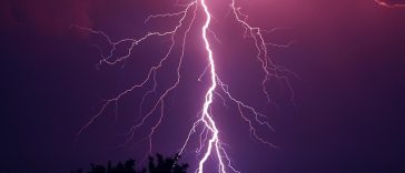 5 Hal yang Tidak Boleh Dilakukan saat Hujan Lebat dan Petir, Alasannya?