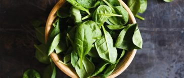 Mana yang Lebih Menyehatkan, Mengukus atau Merebus Sayur?