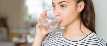 Apa yang Terjadi pada Tubuh Saat Kamu Minum Setelah Makan? Simak Penjelasannya