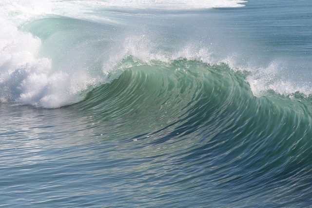 BMKG: Waspada Gelombang Tinggi 4 Meter di Beberapa Perairan