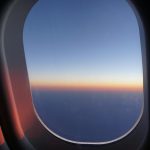 Meski Terasa Nyaman, Hindari Tidur Bersender di Jendela Pesawat! Ini Alasannya